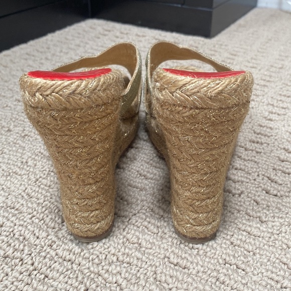 Christian Louboutin gold wedge slides - Picture 4 of 10
